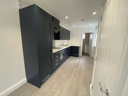 St. Josephs Road, Aldershot, Aldershot, GU12 - Photo 4