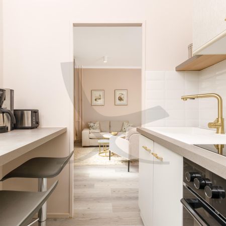 Modern Single Living - Photo 4