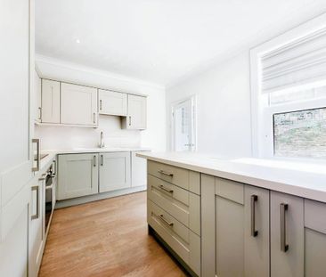 2 bedroom end of terrace house to rent - Photo 5