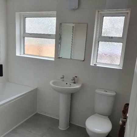3 bedroom terraced house to rent - Photo 5