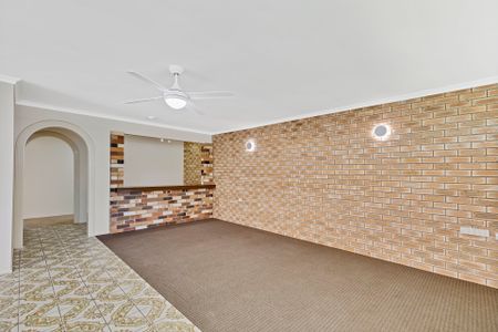 Spacious Home in Prime Maroochydore Location - Available Now - Photo 5
