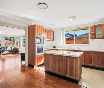 SINGLE STORY BRICK HOME IN A BLUE-RIBBON LOCATION - Photo 6