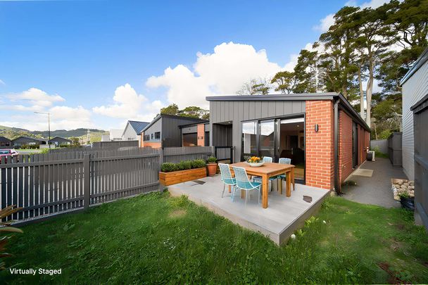 Modern & Like New in Hunua Views - Photo 1