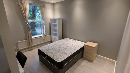 1 bedroom in a house share to rent - Photo 2
