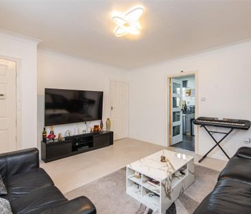 3 bed House - Semi-Detached To Let - Photo 2