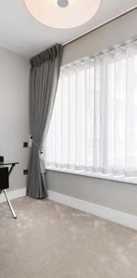 3 bedroom flat in St. Johns Wood Park - Photo 1