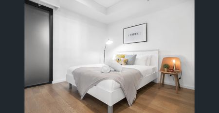 FULLY FURNISHED MODERN & CONVENIENCE 2 BEDROOM IN THE HEART OF MASCOT - Photo 2