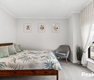 Spacious 5-Bedroom Family Home With Multiple Living Areas And Alfresco - Photo 6