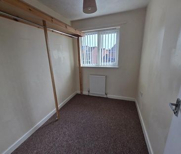 3 bedroom end of terrace house to rent - Photo 2