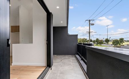 Modern Living in Prime Yarraville Location - Photo 3