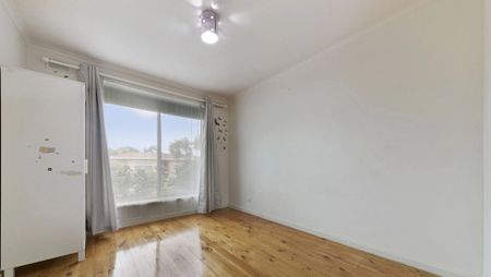 Spacious Family Home in Salisbury Park - Photo 4