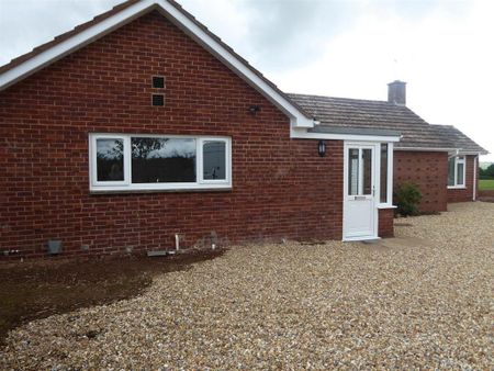 4 bedroom detached bungalow to rent - Photo 4