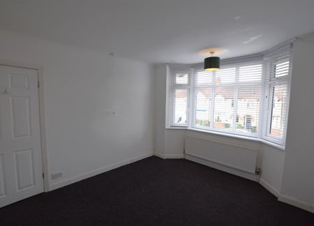 3 bedroom house - end terrace to rent - Photo 2