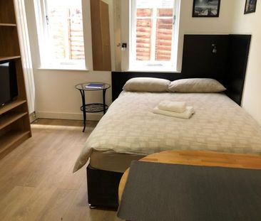 Flat 11 Finchley Road, Hampstead NW3 7AJ - Photo 3