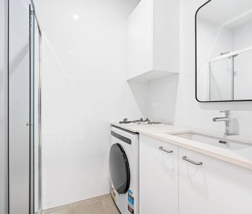 Brand new studio top floor studio - Photo 2