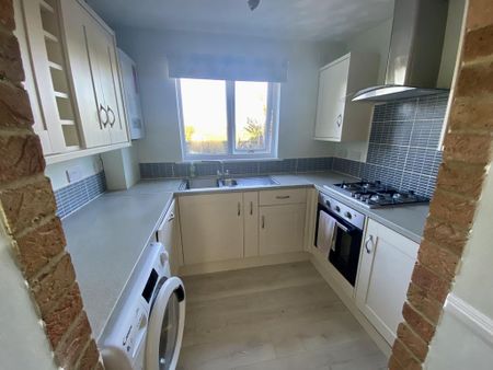3 bedroom terraced house to rent - Photo 4