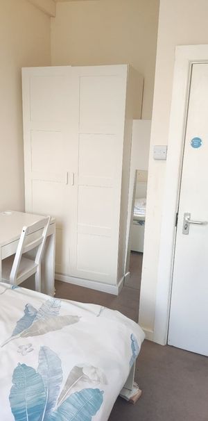 Room in a Shared House, Park Street, BS1 - Photo 1