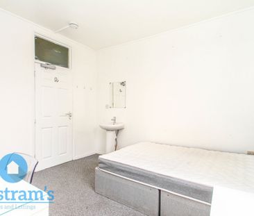 3 bed Mid Terraced House for Rent - Photo 5
