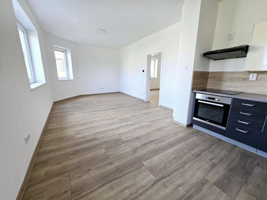 Pronájem bytu 2+1 65 m² - Photo 1