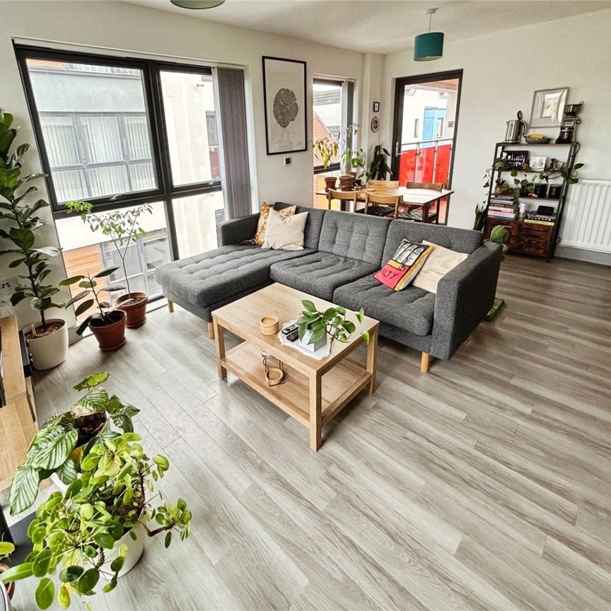 Paintworks, - Photo 1