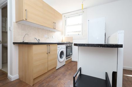 1 Bed Flat, Cazenove Road, N16 - Photo 2
