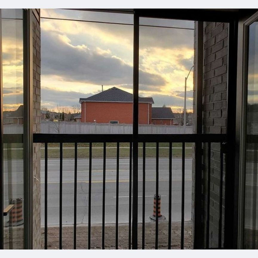 For Lease - 19 Fairlane Avenue, Barrie, Ontario - Photo 1