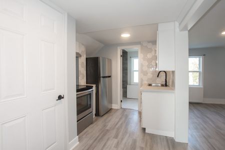 20 Patsy Ave, Welland - All Inclusive 2 Bedroom Upper Unit - Photo 4