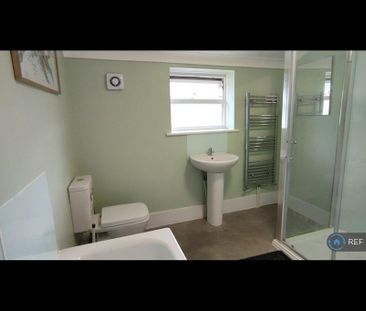 1 bedroom in a house share to rent - Photo 2