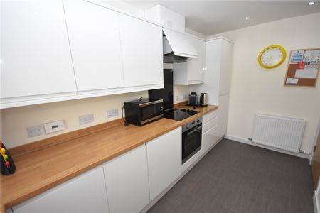 3 bedroom apartment to rent - Photo 2
