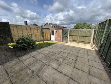 3 bedroom semi-detached house to rent - Photo 2