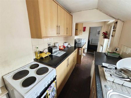 1 bedroom in a house share to rent - Photo 5