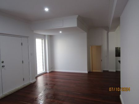 1/5 South Creek Rd, Dee Why, NSW 2099 - Photo 3