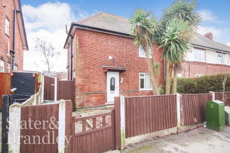3 bedroom end of terrace house to rent - Photo 2