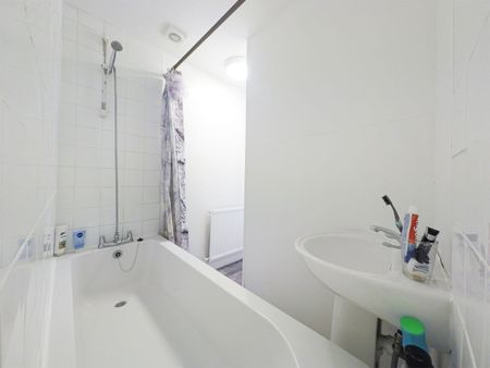 Room in a Shared House, High Road Leytonstone, E11 - Photo 4