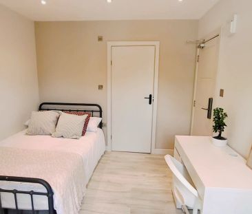 2 Bedroom 2 Bathroom room2 - Photo 1