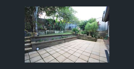 Cottage Close To Town - Photo 4