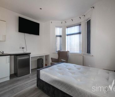 1 bedroom in a house share to rent - Photo 2