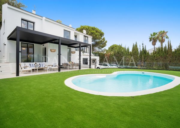 Stunning modern family villa in the prestigious heart of Las Brisas