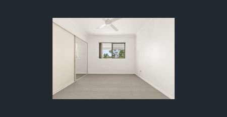 Fully Furnished Spacious Unit in Windsor with Lock Up Garage! - Photo 2