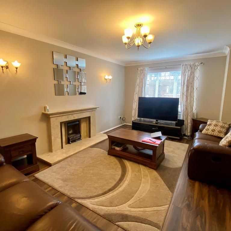 4 bedroom detached house to rent - Photo 1