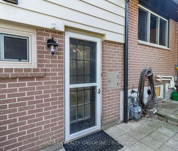 Detached Home For Lease | W8130912 - Photo 4