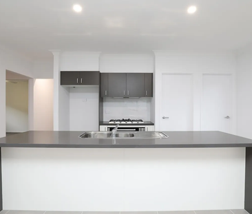 11 Duloe Rise, Melton South VIC 3338 - House For Rent | Domain - Photo 5