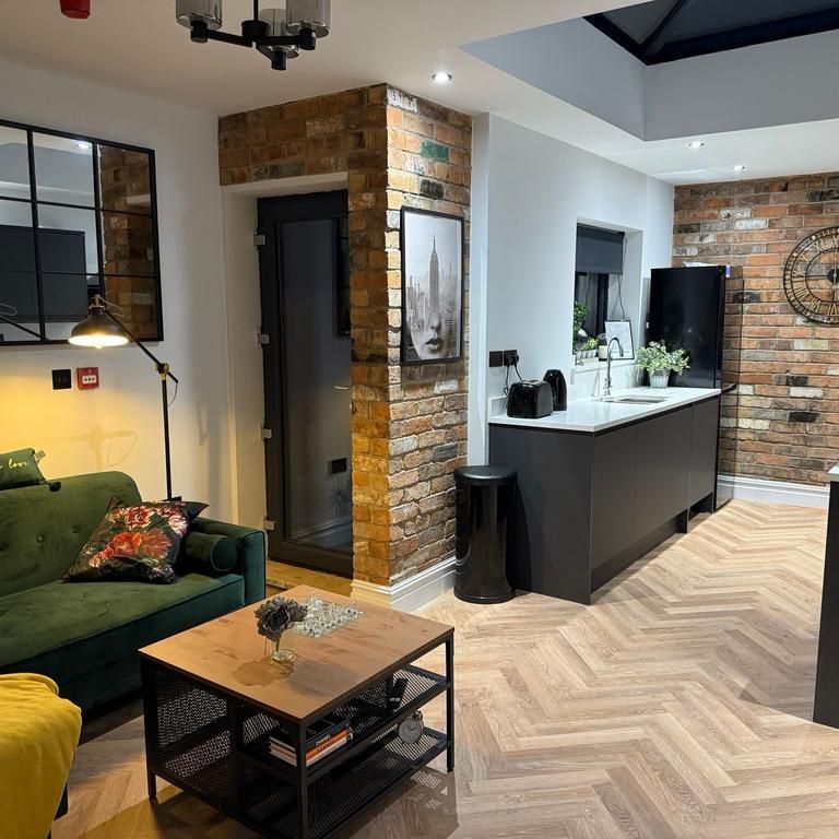 1 bedroom in a house share to rent - Photo 1