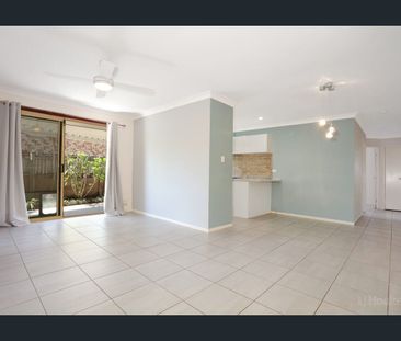 GREAT 3 BEDROOM DUPLEX IDEALLY LOCATED TO ALL AMENITIES! - Photo 2