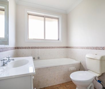 Charming Three Bedroom Villa with Year Round Comfort - Photo 3