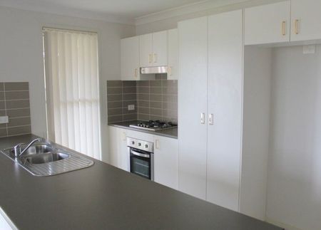 FOUR BEDROOM FAMILY HOME! - Photo 2