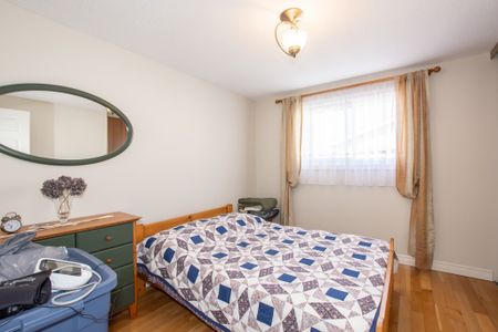 **BEAUTIFUL** 3 Bedroom Main Unit in St. Catharines!! - Photo 3