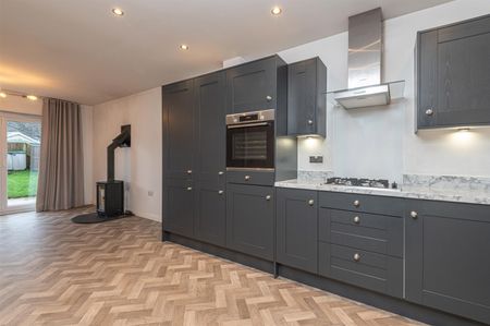 2 bed semi-detached house to rent in Moorlands Road, Cleckheaton - Photo 3