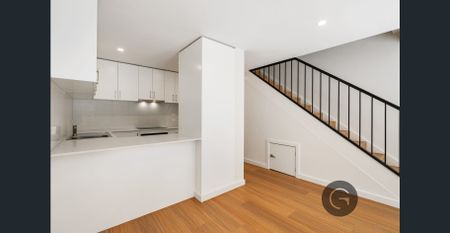 Double Storey Designer Living in the Heart of North Melbourne - Photo 3