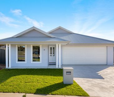 Spacious & Stylish Family Home! - Photo 2